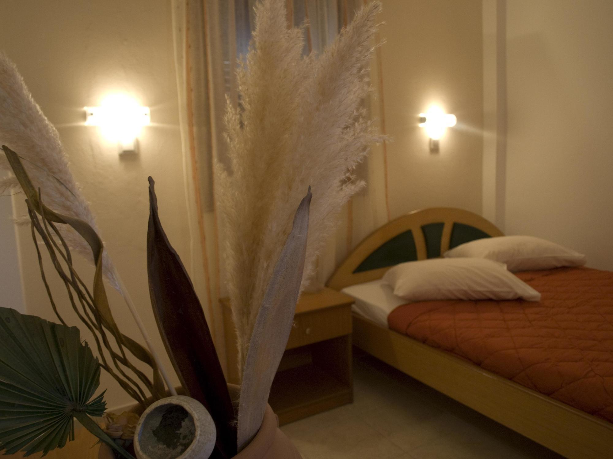 Galaxy Hotel Милопотас Екстериор снимка