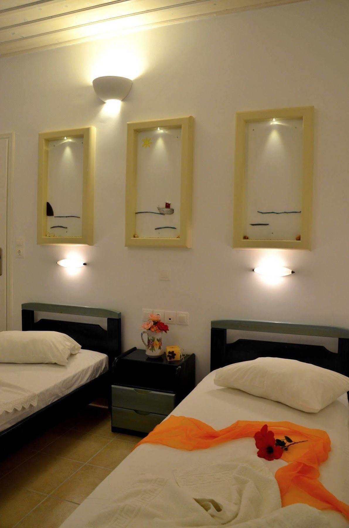 Galaxy Hotel Милопотас Екстериор снимка